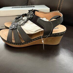 GOOD CHOICE Womens Black Flower Beck Toe Wedge Slip On Heeled Sandal sz 9.5
